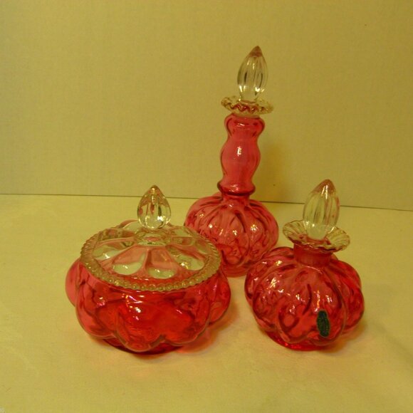 Fenton Made in USA Art Glass Melon Cranberry 3 Piece Dresser / Vanity Set - Picture 2 of 11